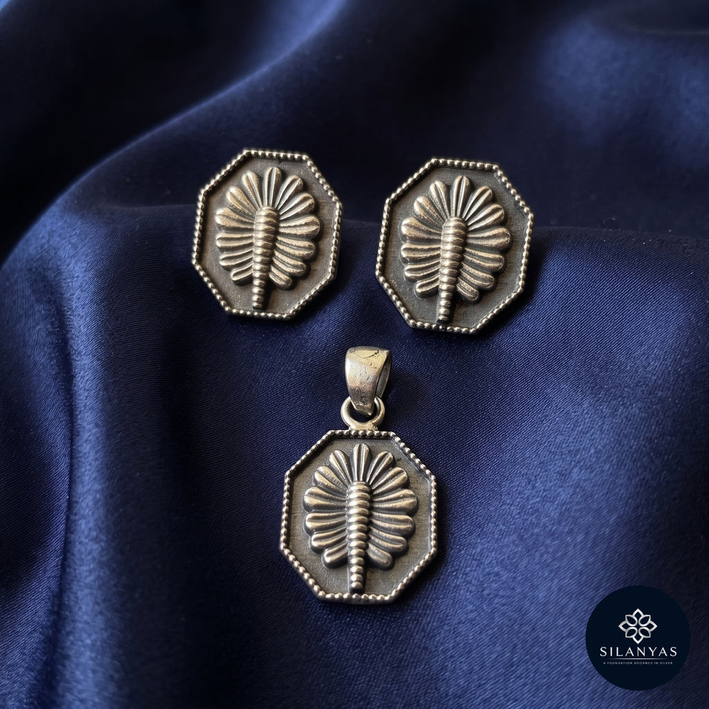Prakriti Rekha 925 Sterling Silver Pendant Set - Tribal Collection
