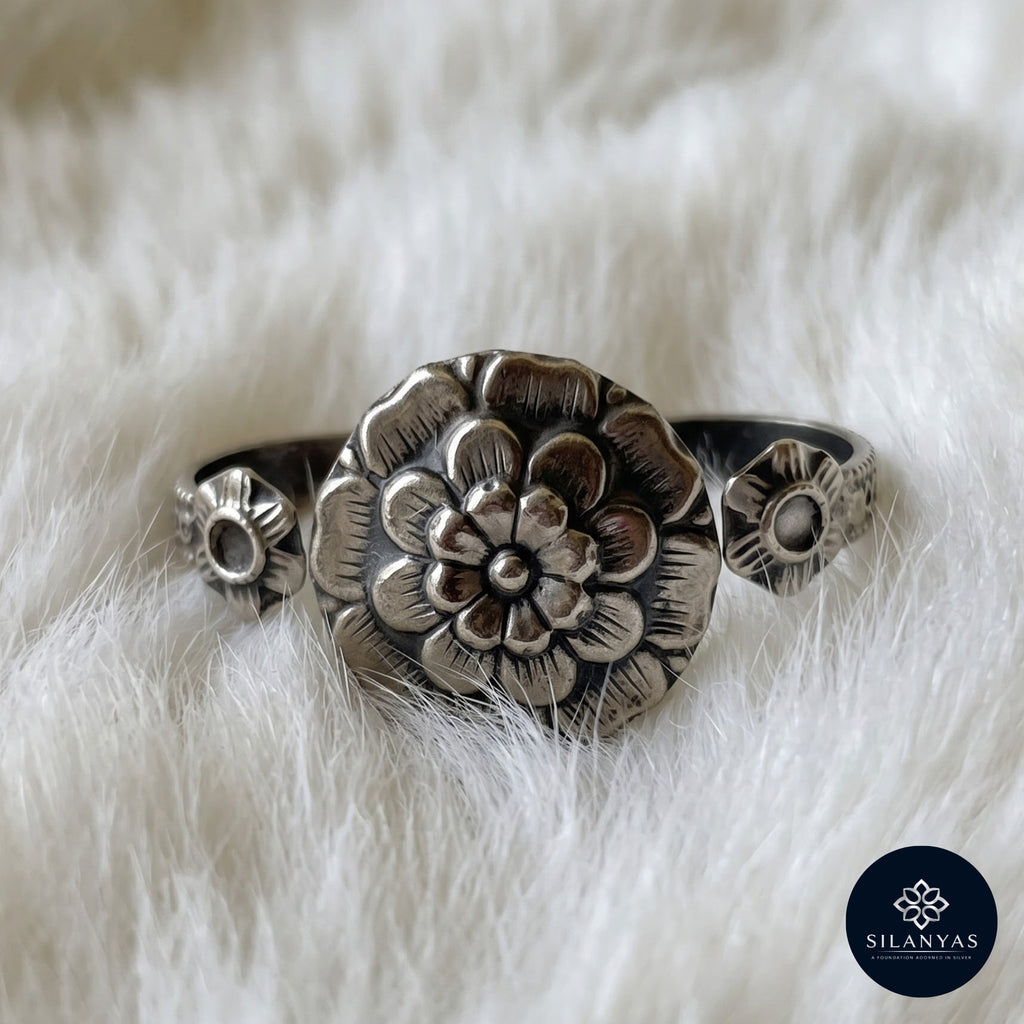 Double Bloom 925 Sterling Silver Adjustable Double-Finger Ring – Tribal Heritage