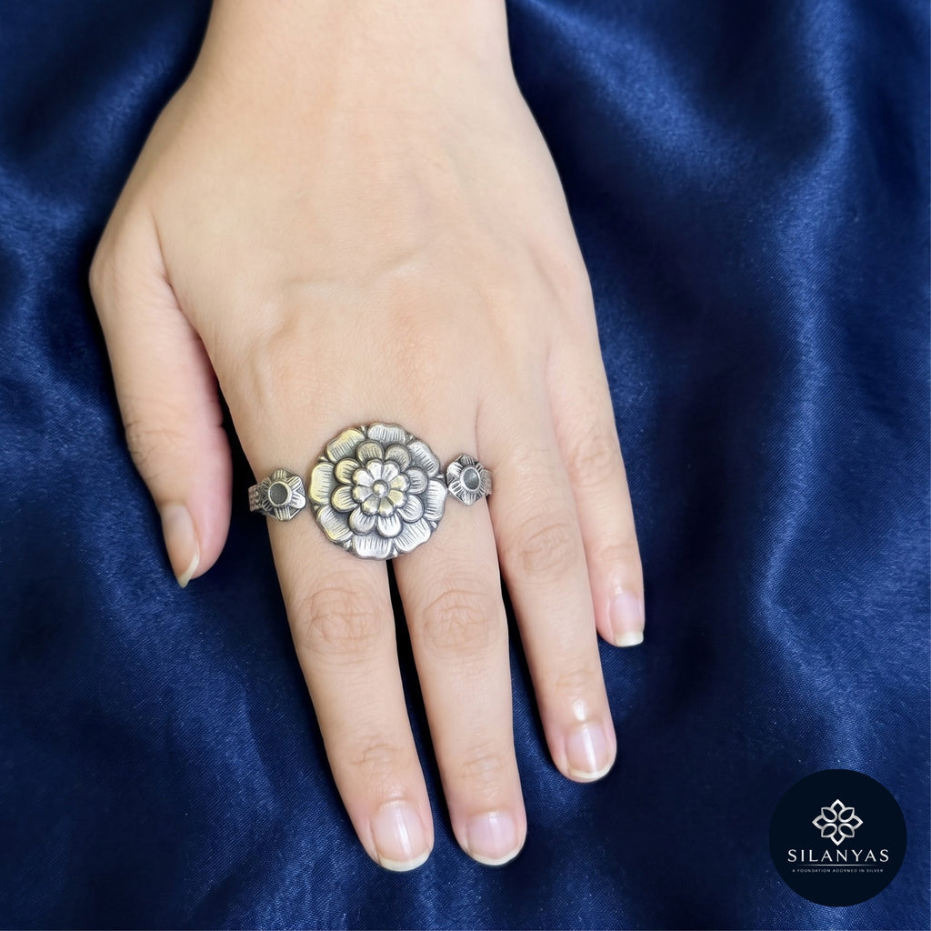 Double Bloom 925 Sterling Silver Adjustable Double-Finger Ring – Tribal Heritage