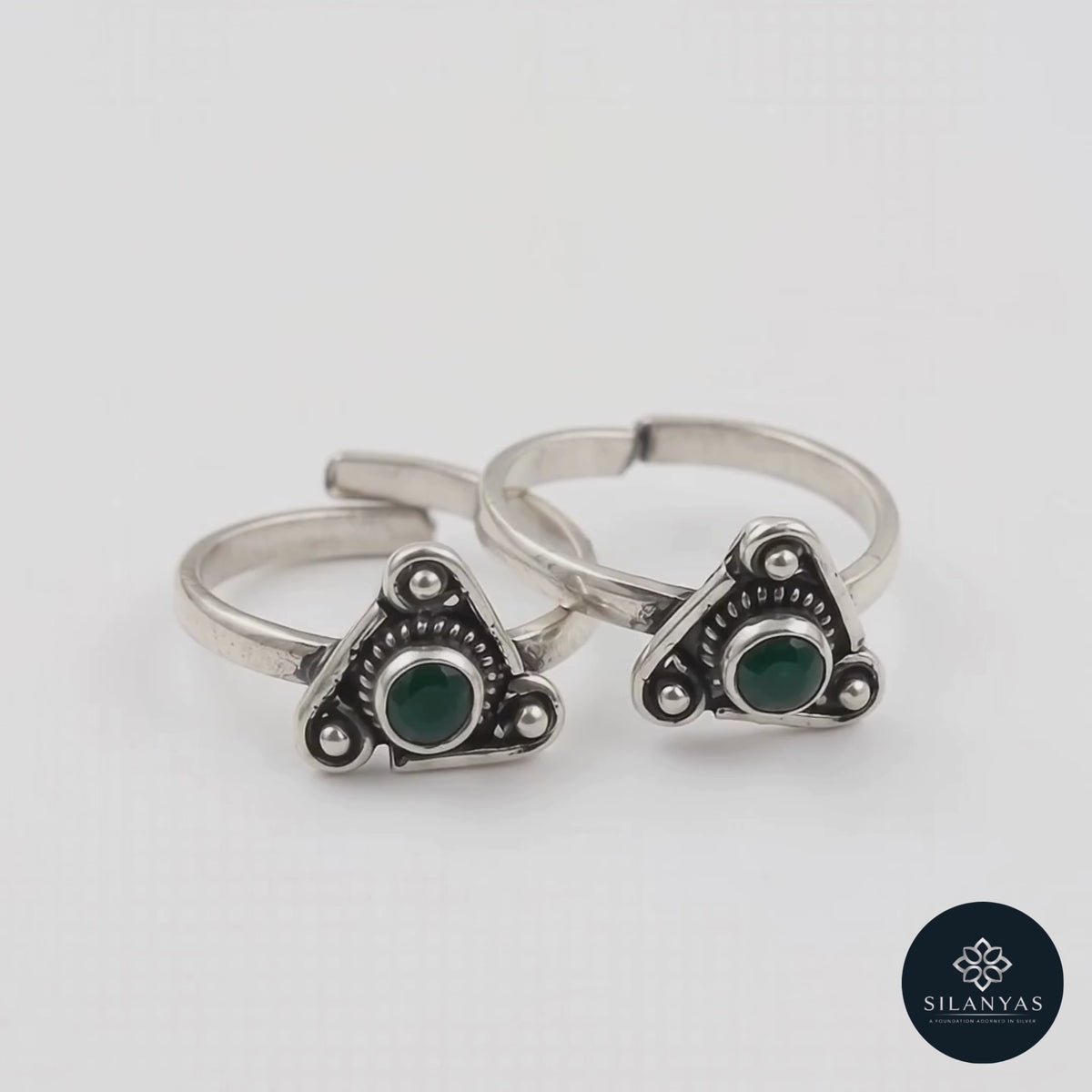 Rajsi 925 Silver Green Stone Toe Rings – Rajsi Collection